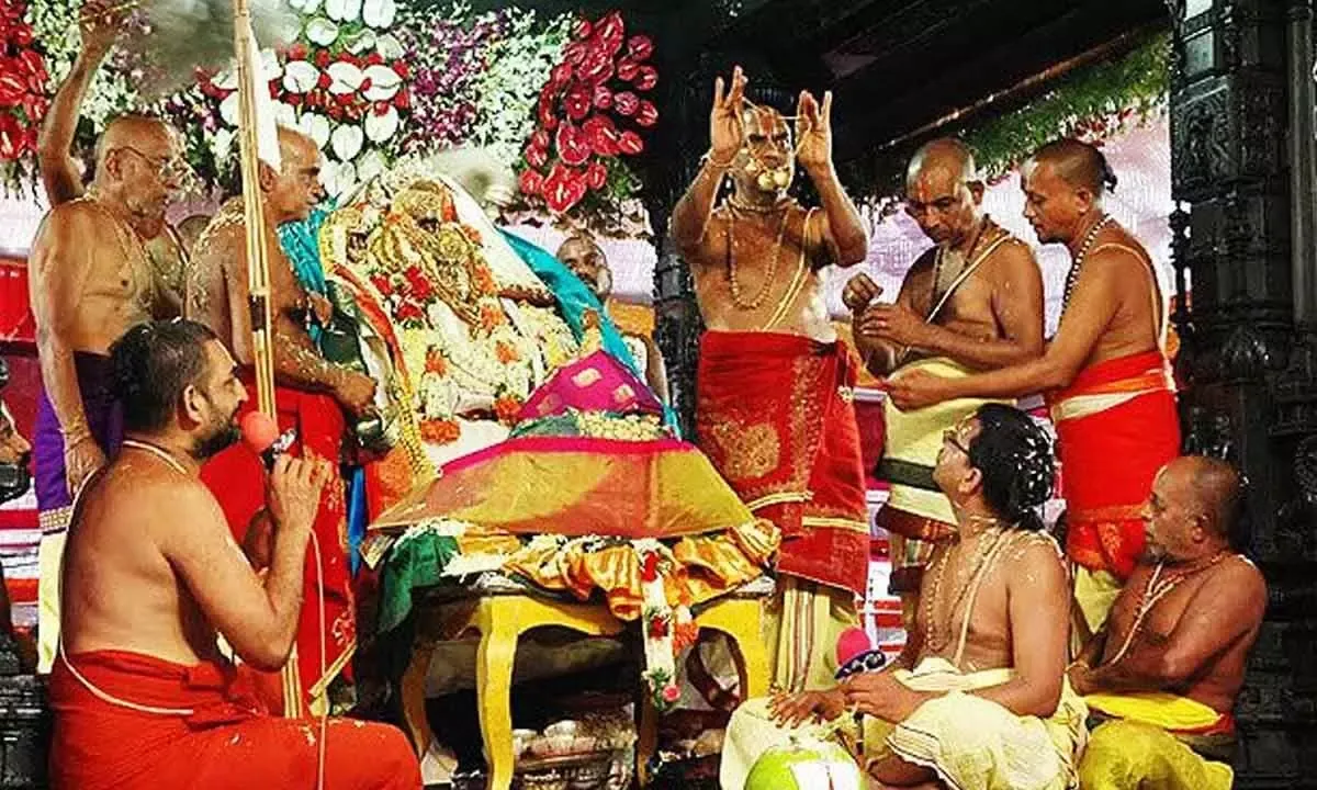 కన్నుల పండువగా భద్రాచల శ్రీ సీతారాముల కళ్యాణం - Sri Sitaram's Kalyanam of Bhadrachala as a feast for the eyes