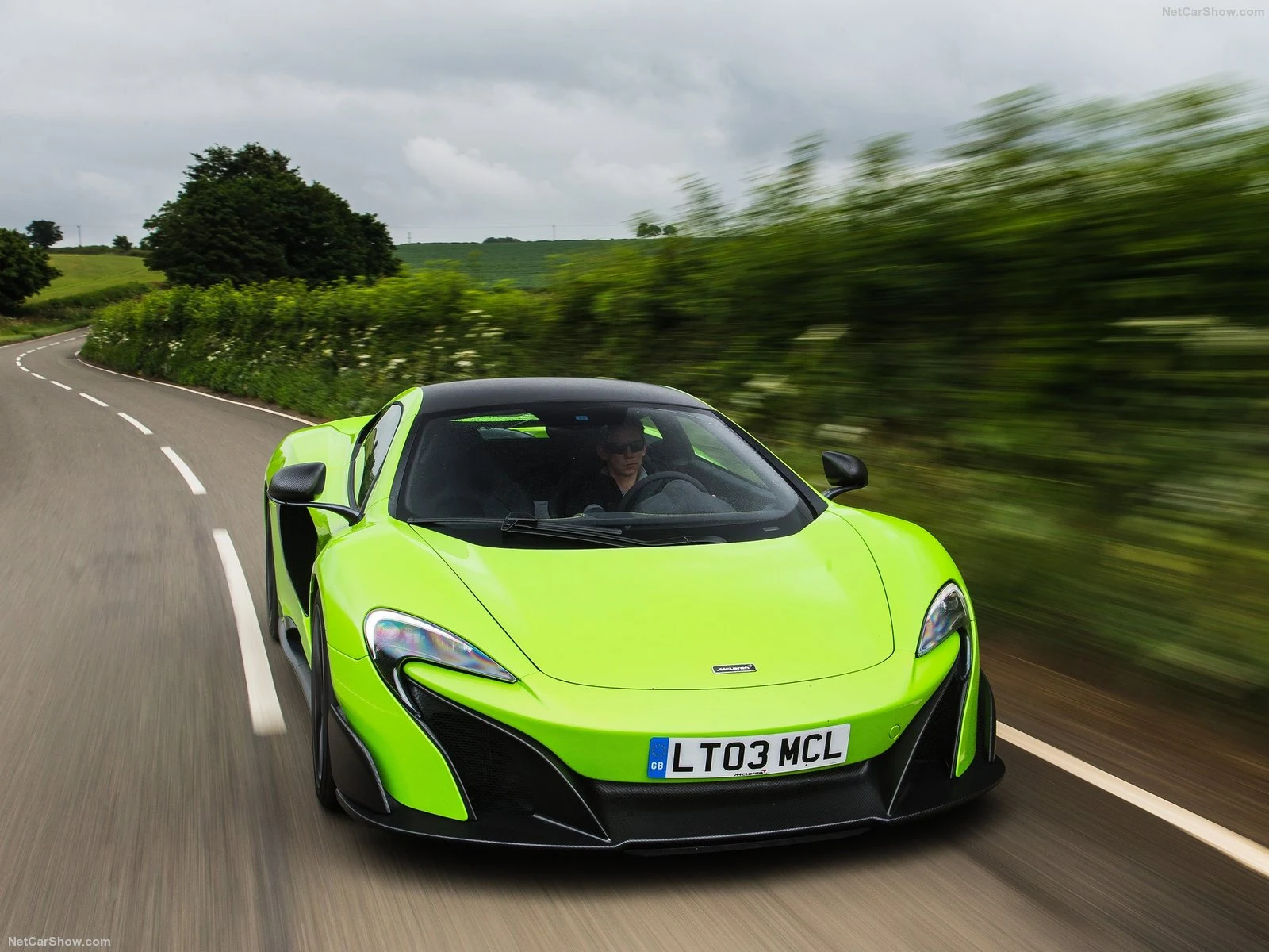 Hình ảnh siêu xe McLaren 675LT 2016 & nội ngoại thất