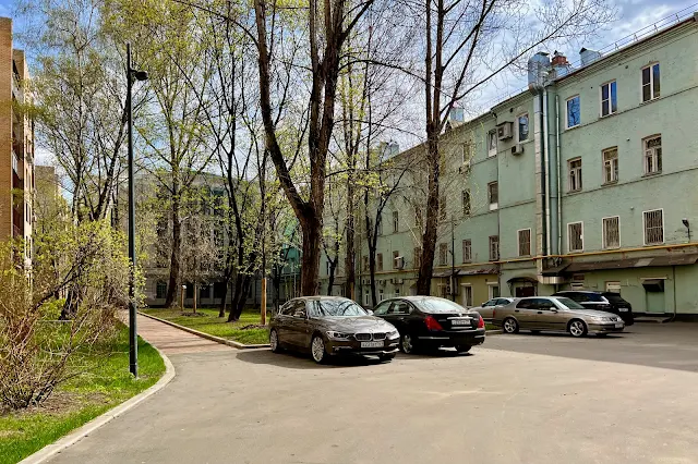 Большой Палашёвский переулок, Большой Козихинский переулок, дворы