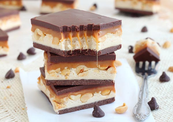 Homemade Snickers Bars http://goo.gl/Vo7aQB