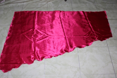kain scallop pink merah