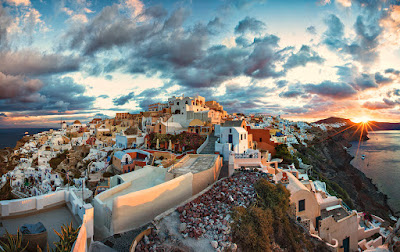 Sunrise at santorini