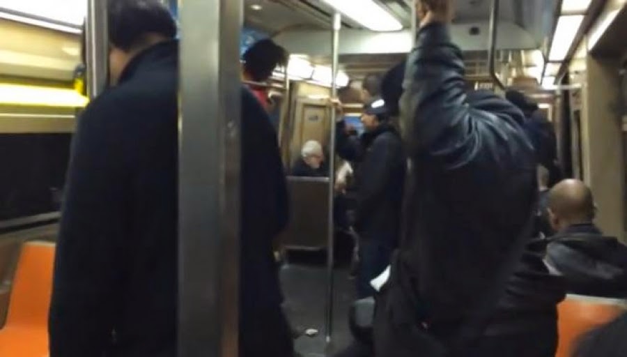  Un şobolan pătrunde în vagonul unui metrou, la New York: Reacţia călătorilor, VIRAL pe Internet!!!  (VIDEO)