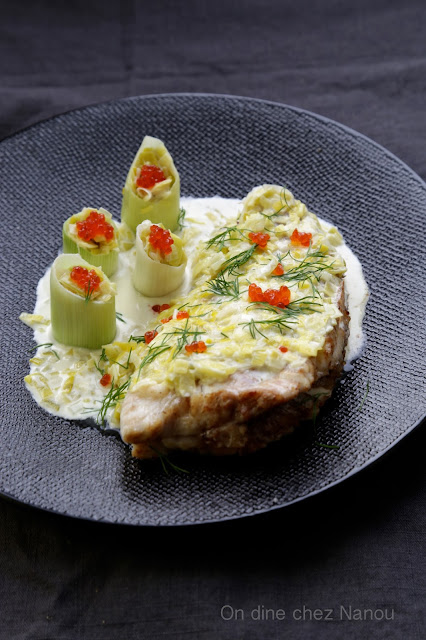 turbot , cuit à l'arête , poireaux émincés , vin blanc , repas de fête