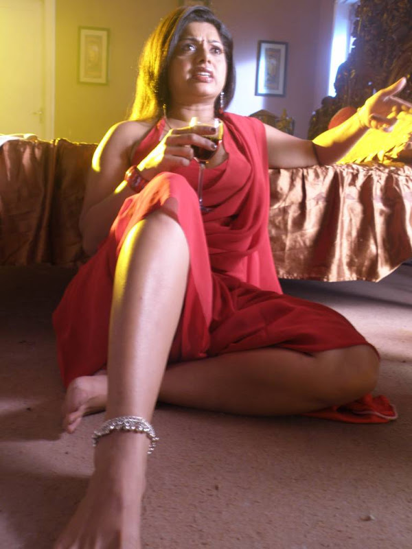 Hot Masala Actress Swathi Varma Saree Blouse Photos hot images