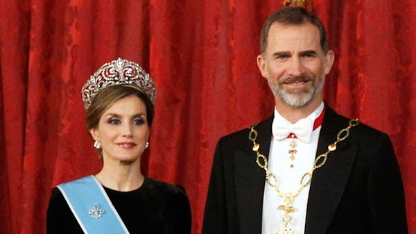 En la monarquía no solo el emérito huele mal 