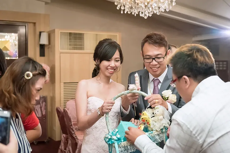 高雄婚攝-white wedding白色婚禮手工婚紗-蓮潭國際會館-聯上大飯店（晶綺盛宴）-092