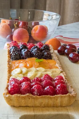 Tarta de crema y fruta fresca