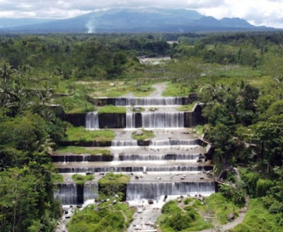 Wisata Grojogan Watu Purbo atau Air terjun (buatan)