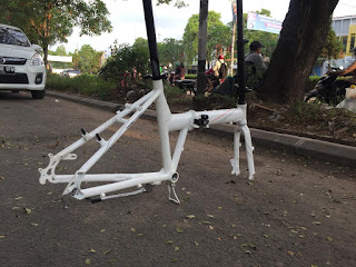 Frame Sepeda Lipat Folding Bike putih