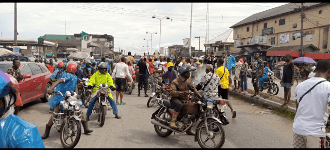 Policeman Killed As #EndSARS Protest Turns Violent In Ughelli, Delta State