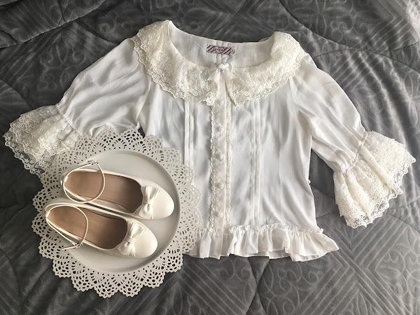 white shirt and shoes - sapatos e blusa brancos