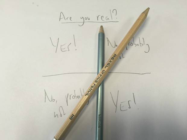 كل ما يجب ان تعرفه عن "Charlie Charlie Challenge" الذي خلق ضجة واسعة على الانترنت !