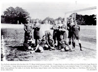 SELECCIÓN DE RUSIA - Temporada 1911-12 - Vladimir Markov (portero suplente), Pyotr Sokolov, Dr. Lev Favorsky (médico), Nikita Khromov, Georgy A. Düperron (entrenador), Vasily Zhitarev, Aleksandr Filippov, Sergei Filippov; Vasily B utusov, Mikhail Smirnov, Nikolay Kynin y Andrey Akimov - FINLANDIA 2 (Bror Wiberg, Jarl Ohman) RUSIA 1 (Vasily Butusov) - 30/06/1912 - Juegos Olímpicos de Estocolmo 1912, cuartos de final - Estocolmo, Suecia, Traneberg Idrottsplats