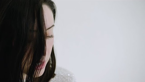 Broken Face Song Lyrics – Elohim
