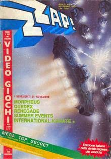 Zzap! 17 - Novembre 1987 | PDF HQ | Mensile | Videogiochi
Zzap! era una rivista italiana dedicata ai videogiochi nell'epoca degli home computer ad 8-bit.
La rivista originale nasce in Inghilterra col titolo Zzap!64, edita dalla Newsfield Publications Ltd (e in seguito dalla Europress Impact) in Regno Unito. Il primo numero è datato Maggio 1985; era, in questa sua incarnazione britannica, dedicata esclusivamente ai videogiochi per Commodore 64, e solo in un secondo tempo anche a quelli per Amiga; una rivista sorella, chiamata Crash, si occupava invece dei titoli per ZX Spectrum.
L'edizione italiana (intitolata semplicemente Zzap!), autorizzata dall'editore originale, era realizzata inizialmente dallo Studio Vit, fino a quando l'editore decise di curare la rivista con il supporto della sola redazione interna, passando poi, dopo qualche tempo, attraverso un cambio di editore oltre che redazionale, dalle insegne della Edizioni Hobby a quelle della Xenia Edizioni; lo Studio Vit, che ha curato la rivista dal numero 1 (Maggio 1986) al numero 22 (Aprile 1988), poco tempo dopo aver lasciato Zzap! fece uscire nelle edicole italiane una rivista concorrente chiamata K (primo numero nel Dicembre 1988), dedicata sia ai computer ad 8 bit che a 16 bit.
La quasi omonima edizione italiana della rivista anglosassone dedicava ampio spazio spazio anche ad altre piattaforme oltre a quelle della Commodore, come lo ZX Spectrum, i sistemi MSX, gli 8-bit di Atari ed il Commodore 16 / Plus 4 (nonché, in un secondo tempo, anche agli Amstrad CPC), prendendo in esame, quindi, l'intero panorama videoludico dei computer a 8-bit. Anche le console da gioco hanno trovato, successivamente, ampio spazio nelle recensioni di Zzap!, fino a quando la Xenia Edizioni decise di inaugurare una rivista a loro interamente dedicata, Consolemania.
L'edizione nostrana è stata curata, tra gli altri, da Bonaventura Di Bello, e in seguito da Stefano Gallarini, Giancarlo Calzetta e Paolo Besser.
Con il numero 73 termina la pubblicazione della rivista, in seguito ad un declino inesorabile delle vendite dei computer a 8-bit in favore di quelli a 16 e 32.
Gli ultimi numeri di Zzap! (dal 74 al 84) furono pubblicati come inserti di un'altra rivista della Xenia, The Games Machine (dedicata ai sistemi di fascia superiore). In seguito, la rubrica demenziale di Zzap! intitolata L'angolo di Bovabyte (curata da Paolo Besser e Davide Corrado) passò a The Games Machine, dove è tuttora pubblicata.
Tra i redattori storici di Zzap!, che abbiamo visto anche in altre riviste del settore, ricordiamo tra gli altri Antonello Jannone, Fabio Rossi, Giorgio Baratto, Carlo Santagostino, Max e Luca Reynaud, Emanuele Shin Scichilone, Marco Auletta, William e Giorgio Baldaccini, Matteo Bittanti (noto con lo pseudonimo il filosofo, usava firmare gli articoli con l'acronimo MBF), Stefano Giorgi, Giancarlo Calzetta, Giovanni Papandrea, Massimiliano Di Bello, Paolo Cardillo, Simone Crosignani.
Dal 1996 al 1999 Zzap! diventò una rivista online, un sito di videogiochi per PC con una copertina diversa ogni mese e la rubrica della posta, e che recensiva i videogiochi con lo stesso stile della versione cartacea (stesso stile delle recensioni, stesse voci per il giudizio finale, caricature dei redattori).