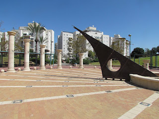 Sun dial - Rishon Lezion