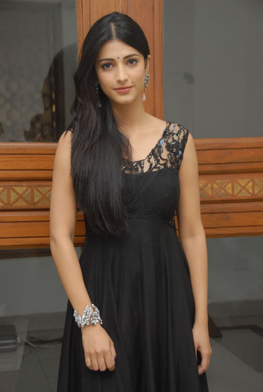 Shruthi Hassan Latest Beautiful Stills unseen pics