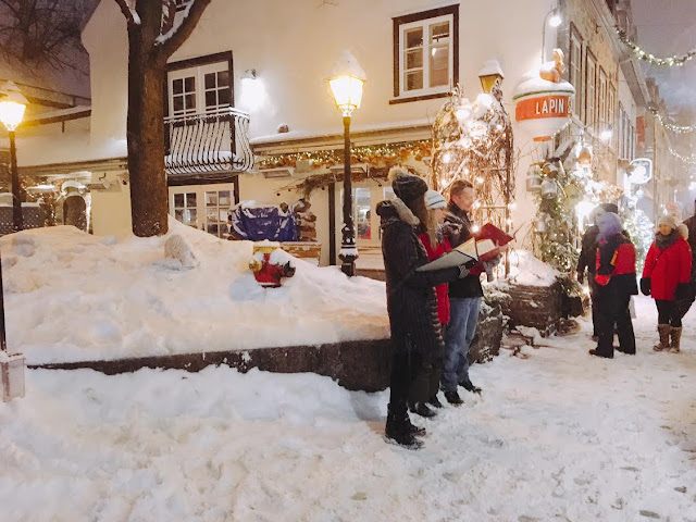 French singing carolers in Québec City, Canada