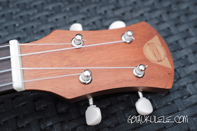 Pignose PGU-200MH Ukulele headstock