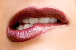 Fakta Wanita Yang Suka Menggigit Bibir Bawah [ www.BlogApaAja.com ]