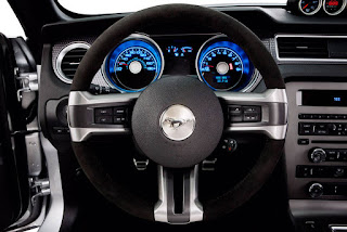 Fitur Mobil Ford Mustang