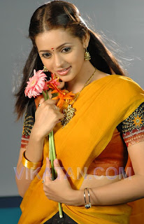 Bhavana wearing half saree
