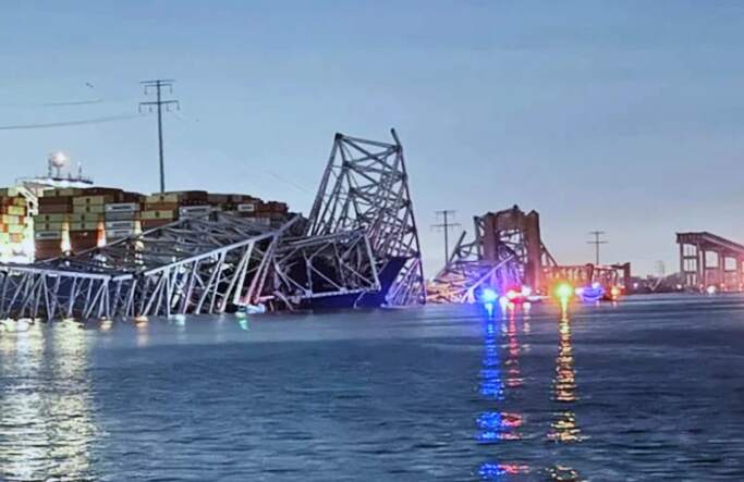 Baltimore bridge collapse image