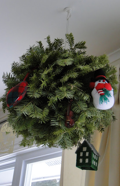 Christmas Kissing Ball With Ornaments