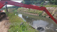 Penggunaan Alat Berat Normalisasi Sungai Cinambo, Peltu Ihwan : Demi Tercapai Progres di Satgas Sektor 22 Wilayah Sub 09