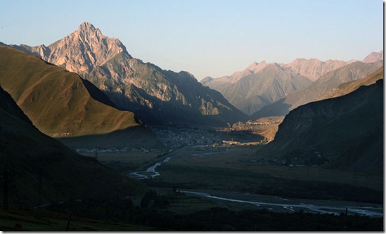 Rooms-Hotel-in-Kazbegi-Caucasus-Mountains-Georgia-yatzer-7