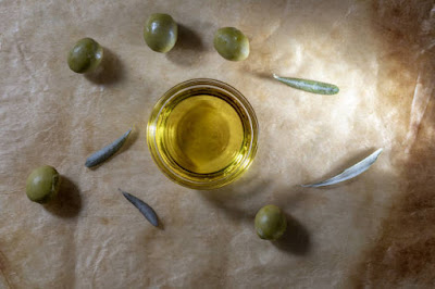 benefits of olive oil in navel