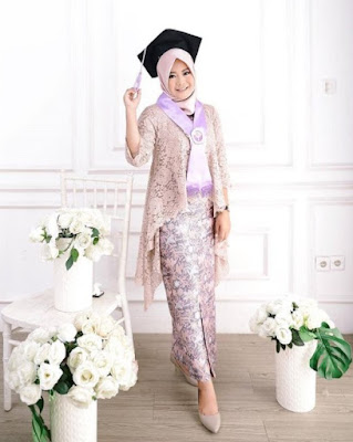 model kebaya wisuda berjilbab terbaru