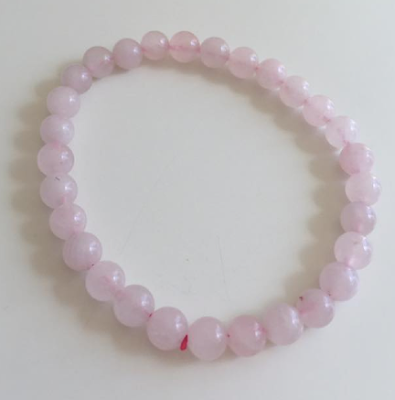 Bracelet en quartz rose acheté chez Terre! à Caen