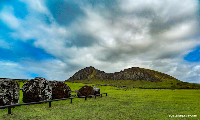 Vulcão Rano Raraku, "a fábrica de moais"