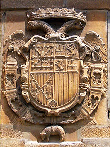 Escudo de Carlos I en la muralla de Viana, con las armas de Navarra en 1. En 2 Castilla y León; en 3 Aragón y Dos sicilias y en 4 Aragón.