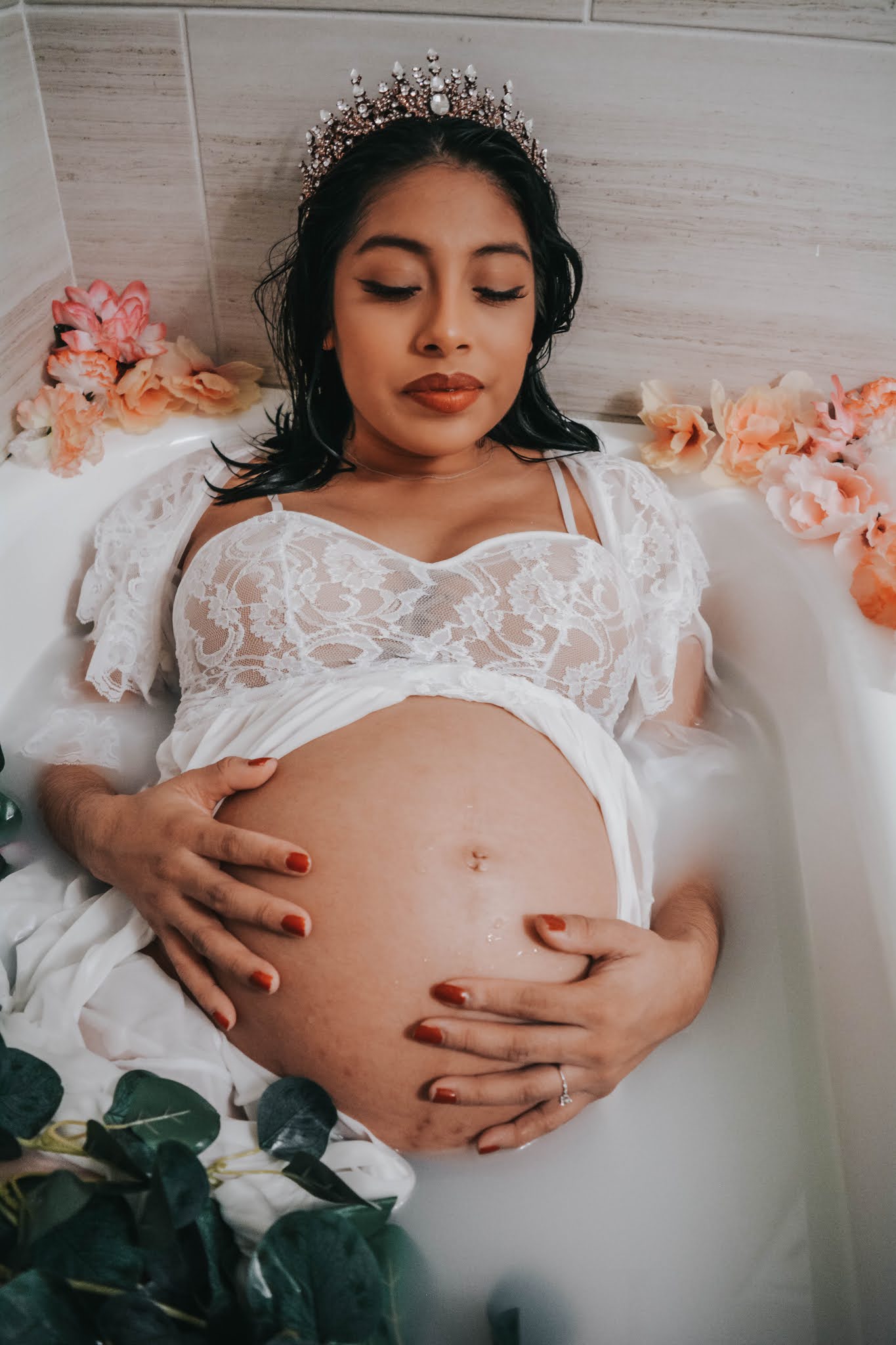 Maternity Photo Shoot Ideas: Milk Bath Photos