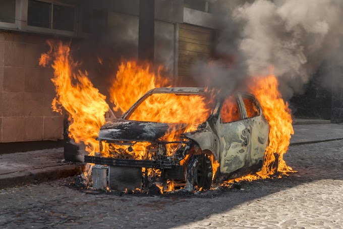 Kiégett egy autó Kehidakustányban, a Kúria utcában
