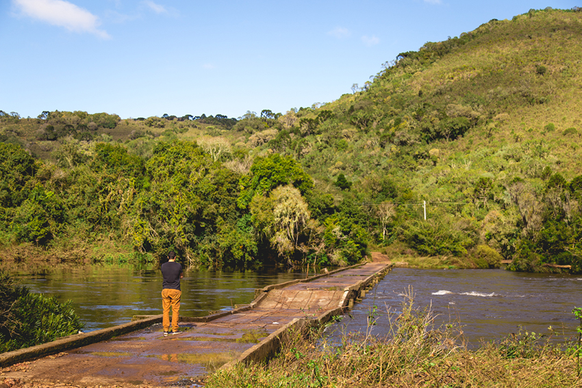 ponte quebrada no rio pelotas