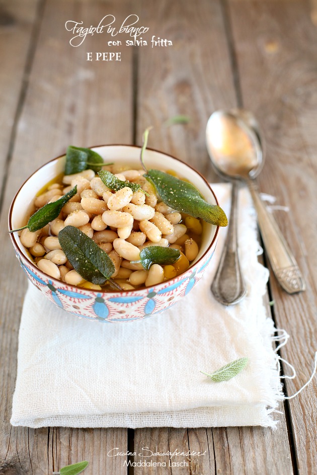 Fagioli in bianco con salvia fritta e pepe