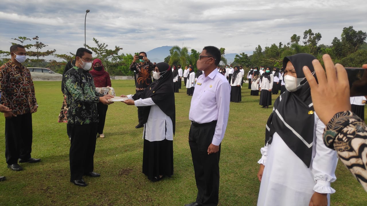 Sekian Lama Berjuang, 132 Pegawai di Lima Puluh Kota Terima SK PPPK