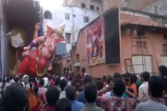 Jatuhnya Patung Ganesha Raksasa ke Kerumunan Warga di India