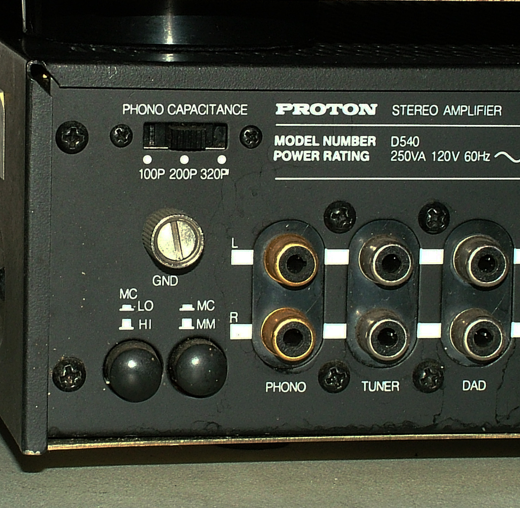 The Robb Collections: Unique PROTON D540 Integrated Amplifier has