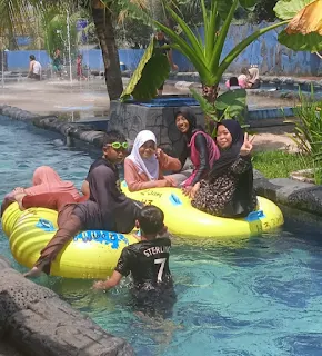 Asiknya Berenang di Garuda Waterland Tajur Halang