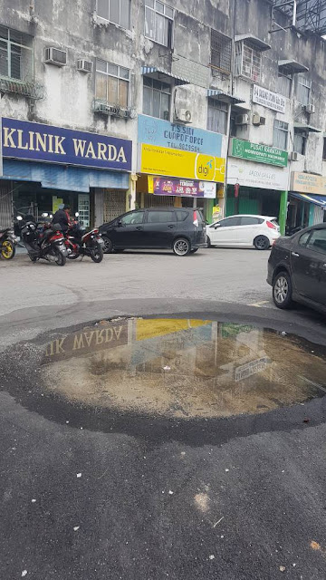 1Media.My: Kerja pembentungan di Taman Angsana Hilir : Nasib 