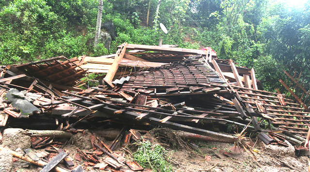 Lũ quét tràn về khiến ngôi nhà anh Quang Văn Khun bị vùi dập.