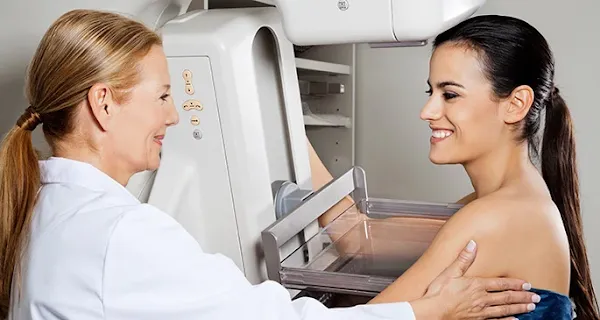 Δωρεάν μαστογραφία για γυναίκες 45 – 49 ετών και 70 – 74 ετών. Εστάλησαν τα πρώτα SMS