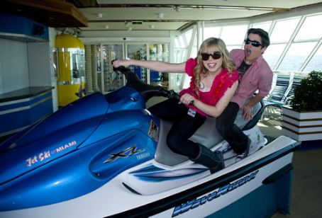 Cruzeiro com Jennette McCurdy e Nathan Kress em 2011