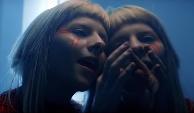 AURORA reflete sobre a natureza humana em clipe chocante de "Animal"