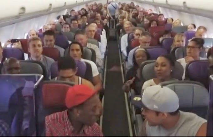 Elenco do musical “O Rei Leão” canta tema do espetáculo em avião em pleno voo.